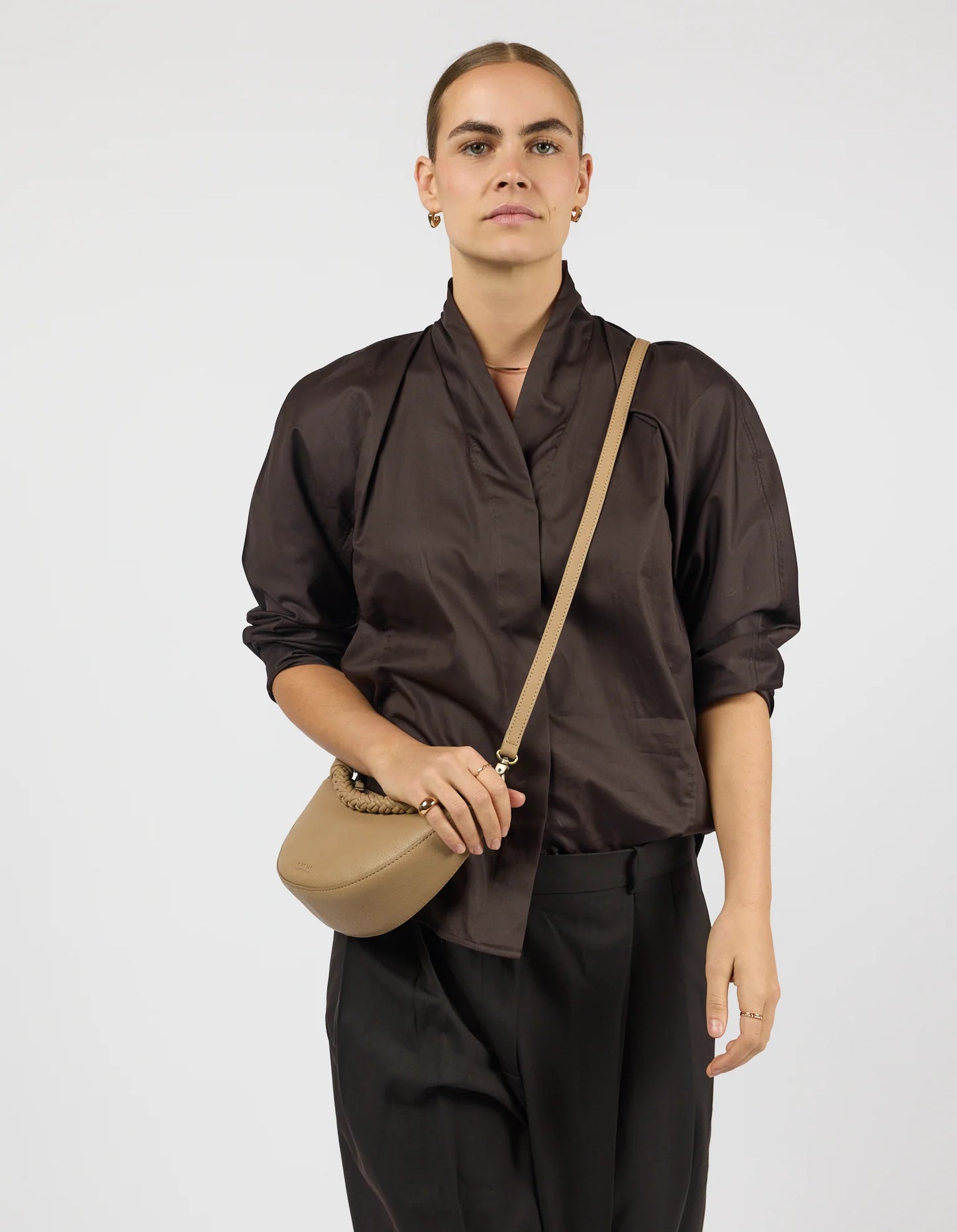 Leo mini - Sand Soft Grain Leer