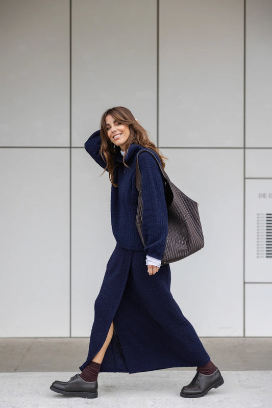 Clever cleo in night blue