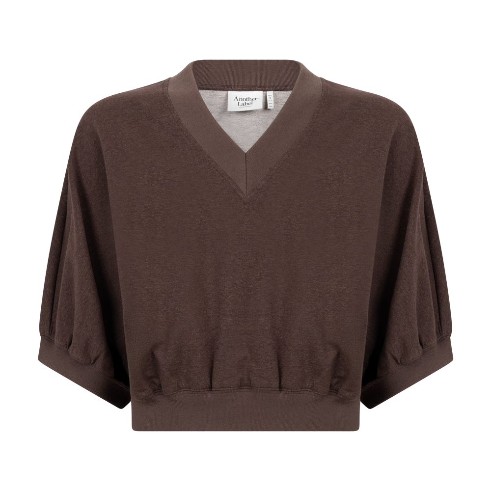 Amice v-neck t-shirt